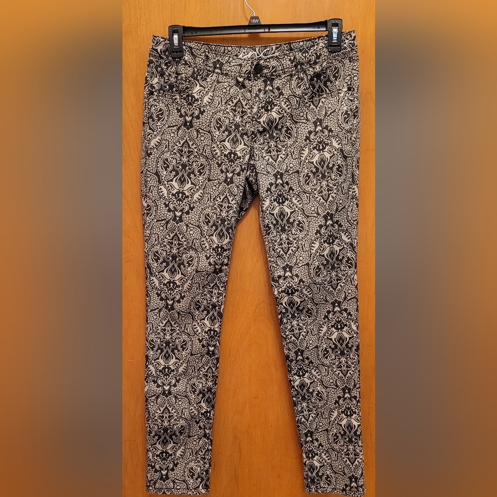 Patterned international concepts skinny leg jeans